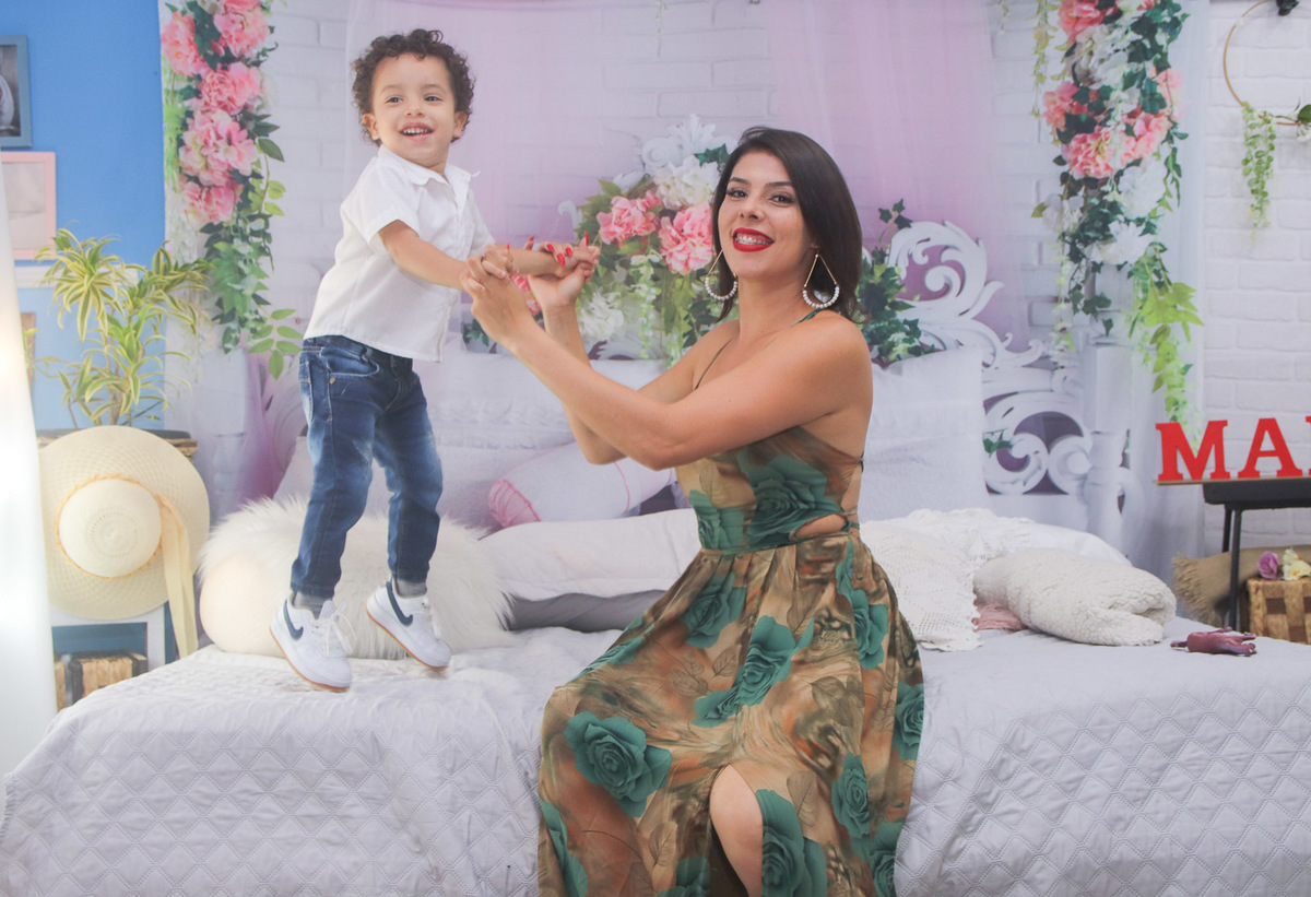 FOTO DE MAE E FILHO NA CAMA