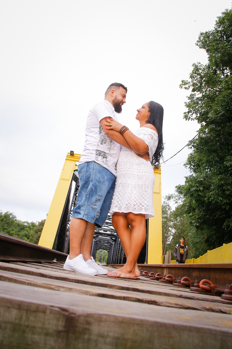 ferrovia de Guararema com casais