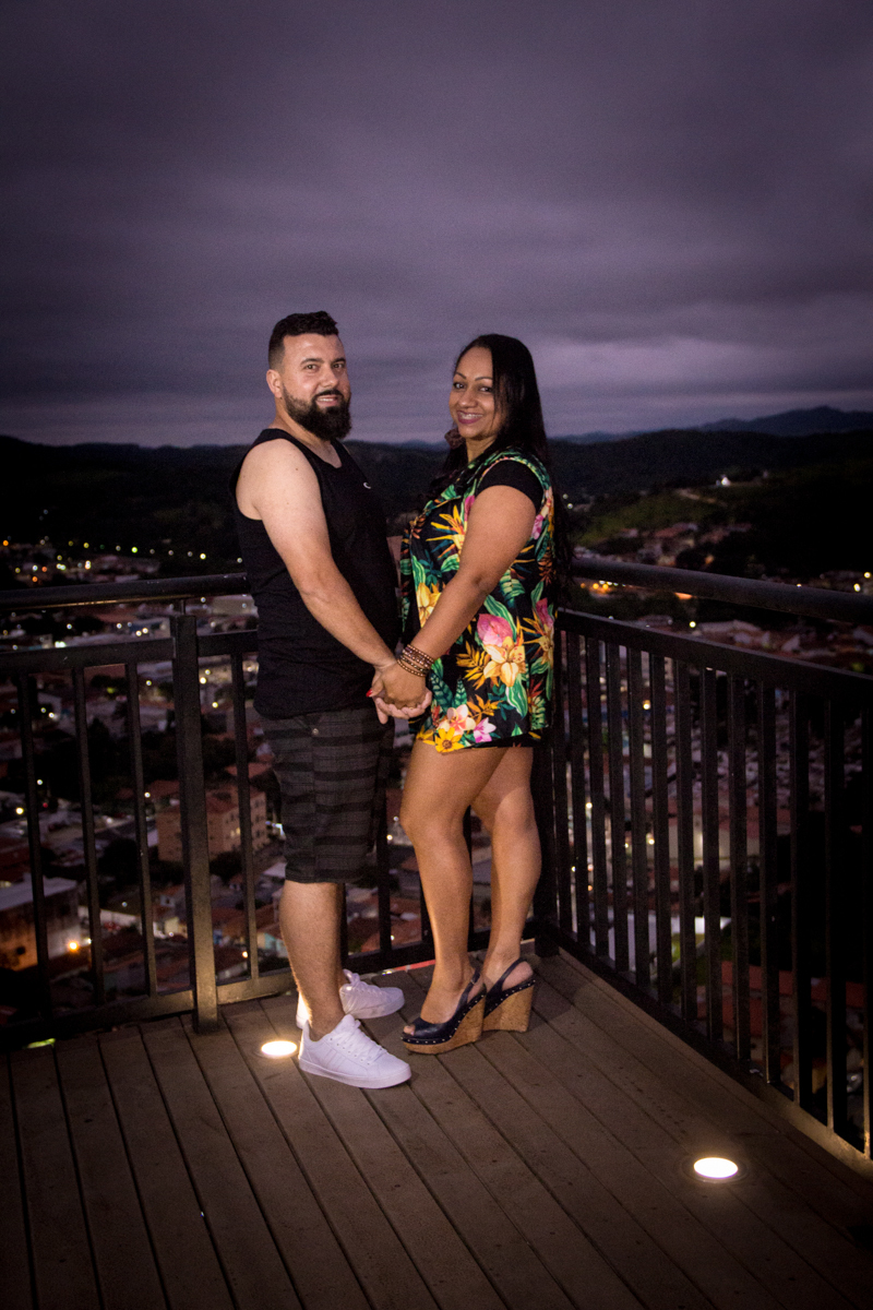 ensaio casal foto no mirante em Guararema