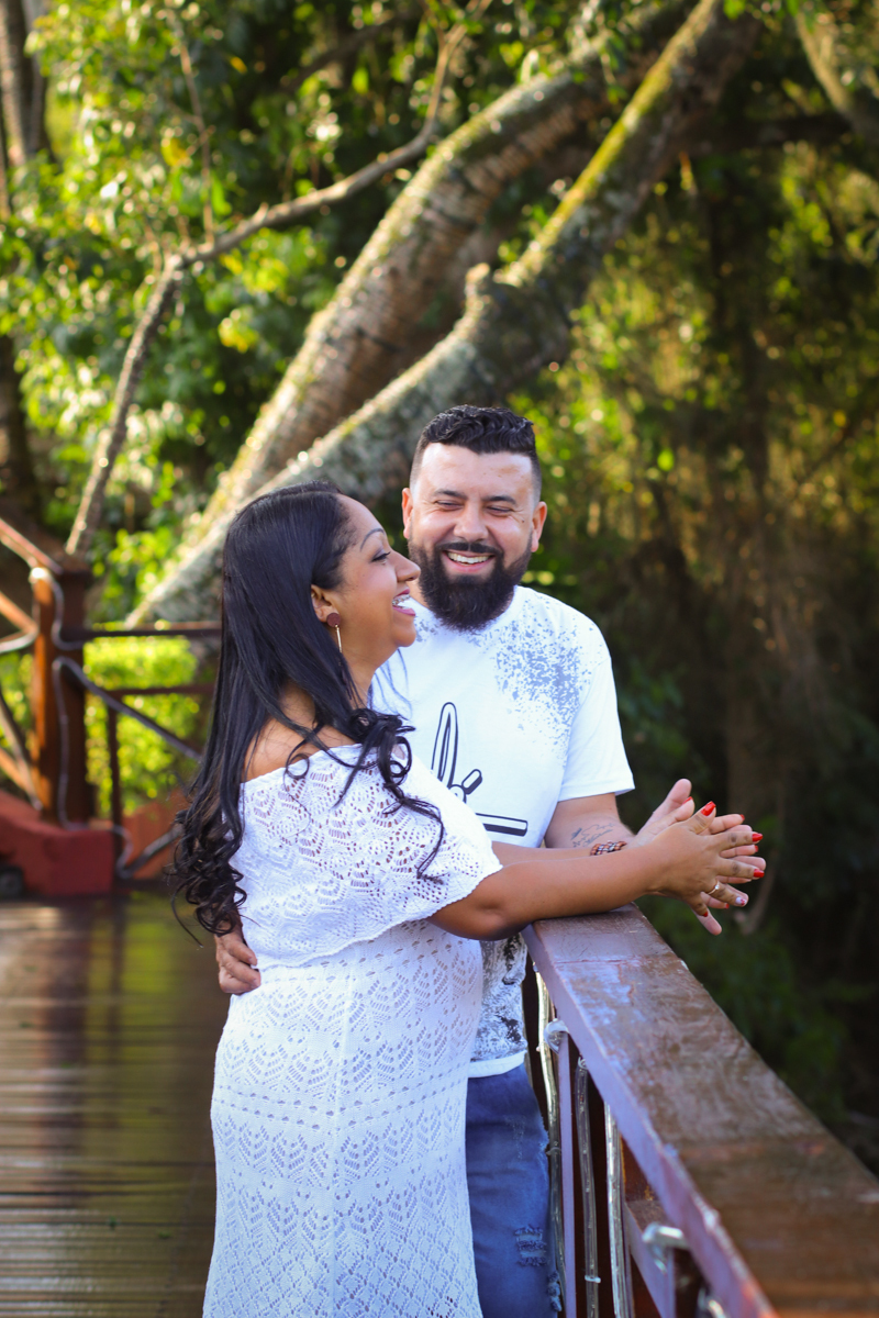 casal com sorriso expontaneo