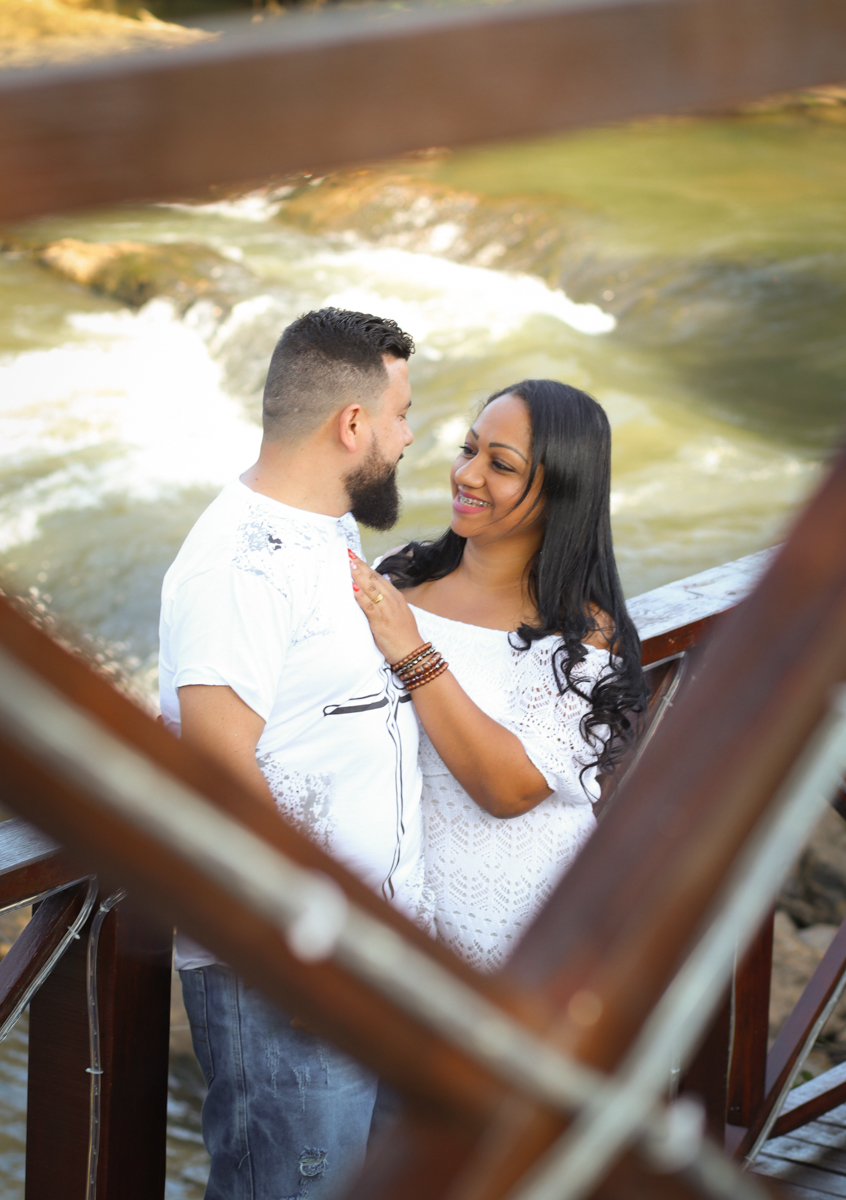 casal se olhando apaixonado