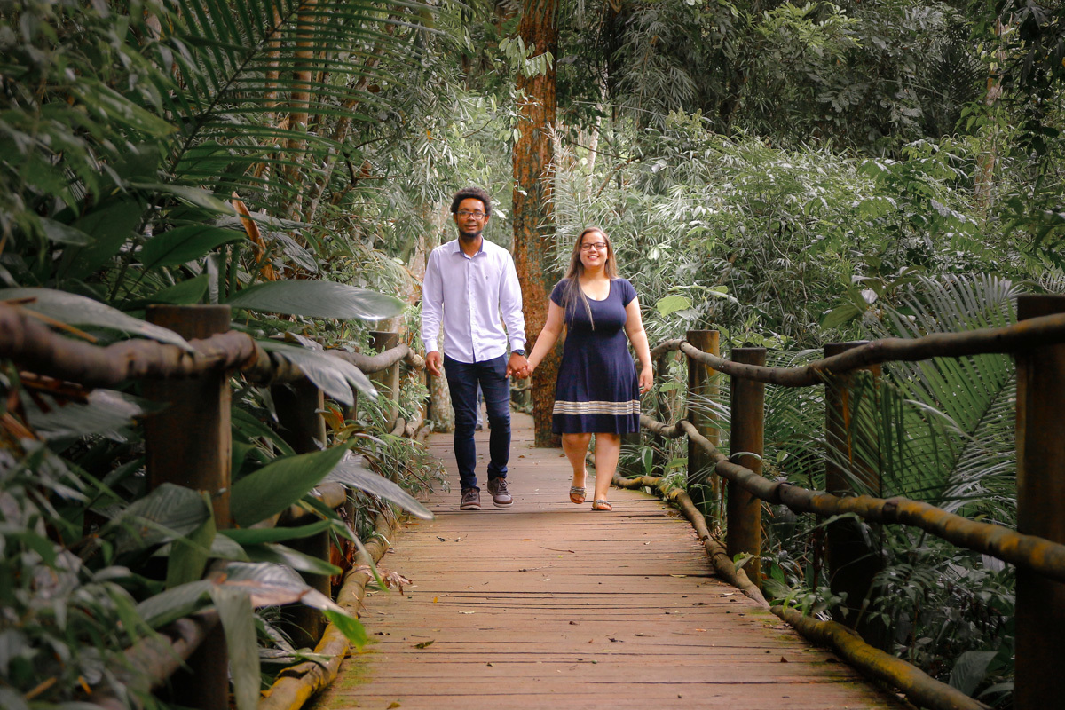 foto na ponte de madeira jardim botanico sp