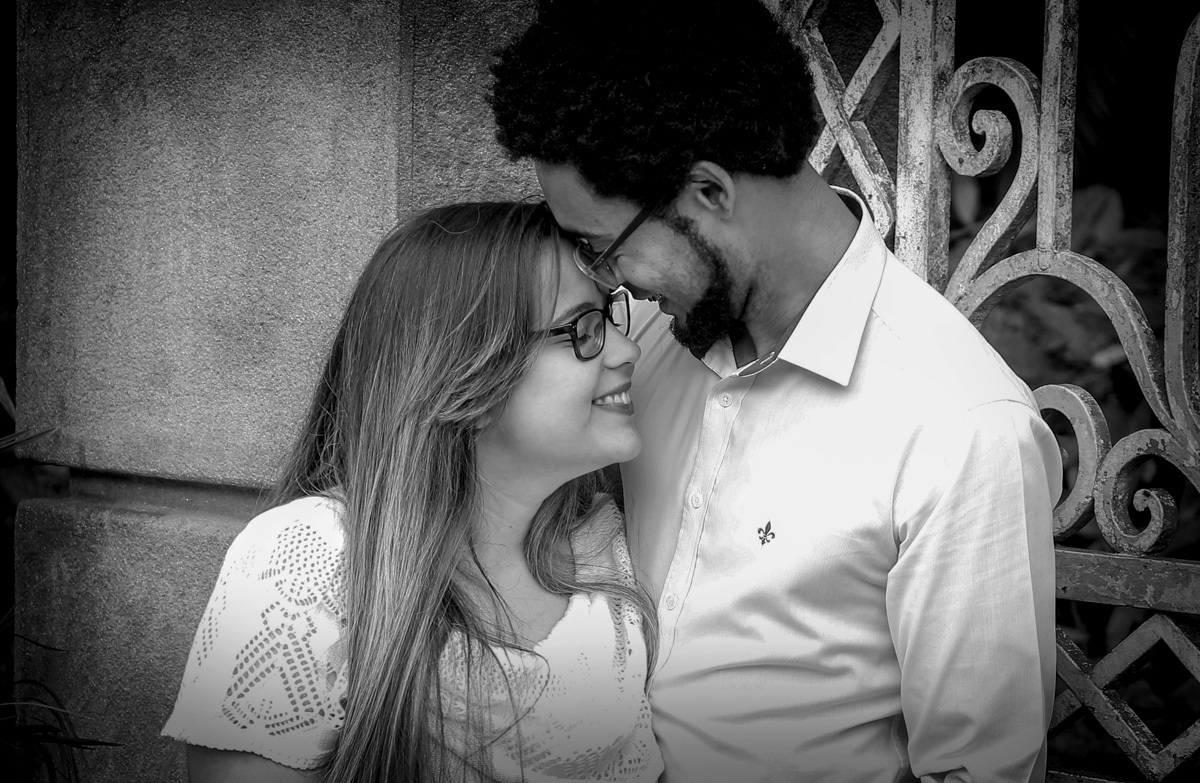 foto do casal em preto e branco