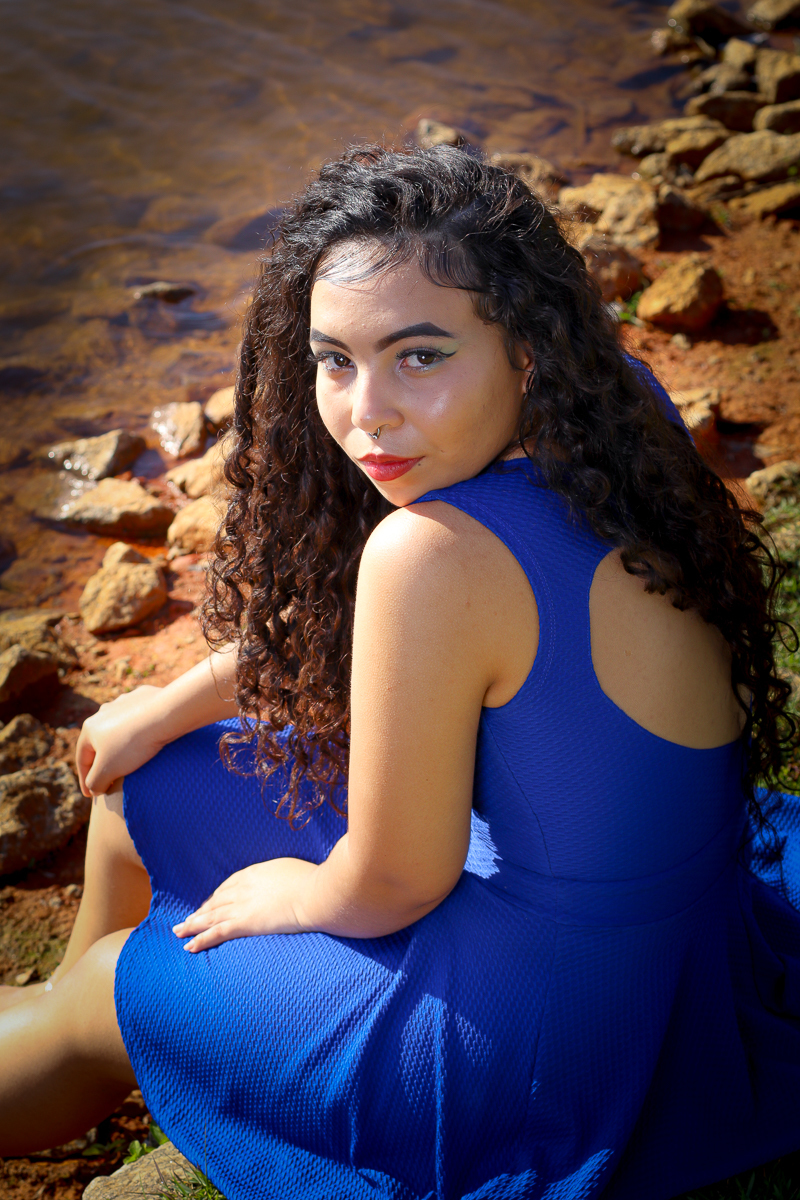 foto de menina no lago