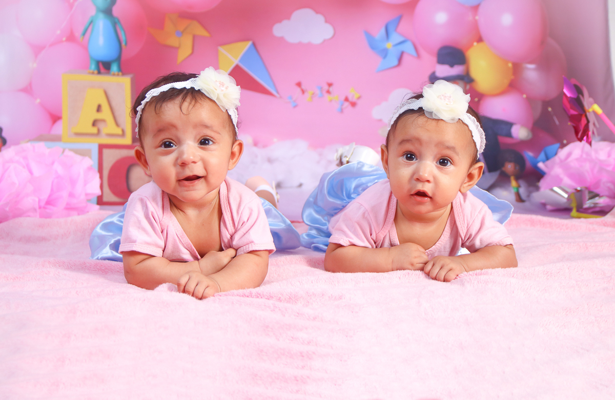 foto de gêmeas bebes