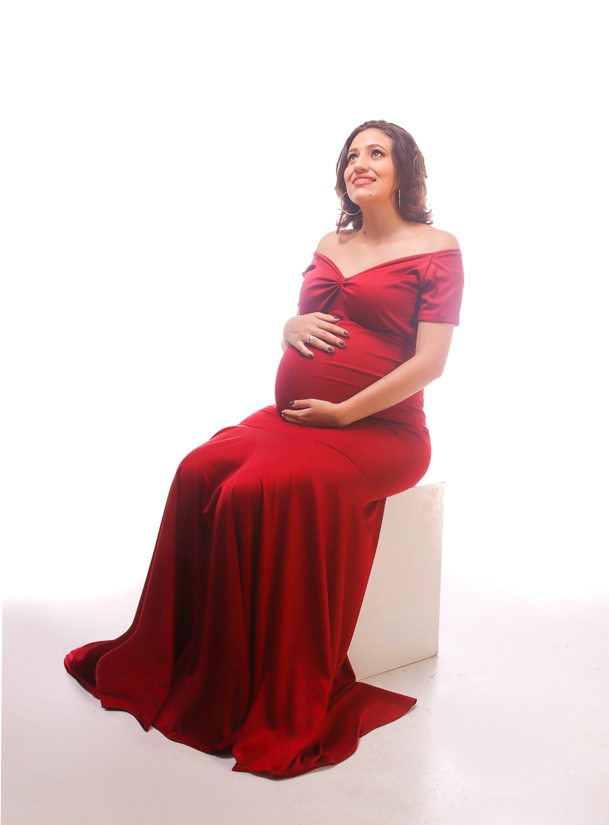 gestante sentada no cubo