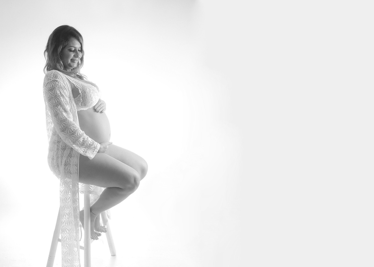 gestante sentada na banqueta