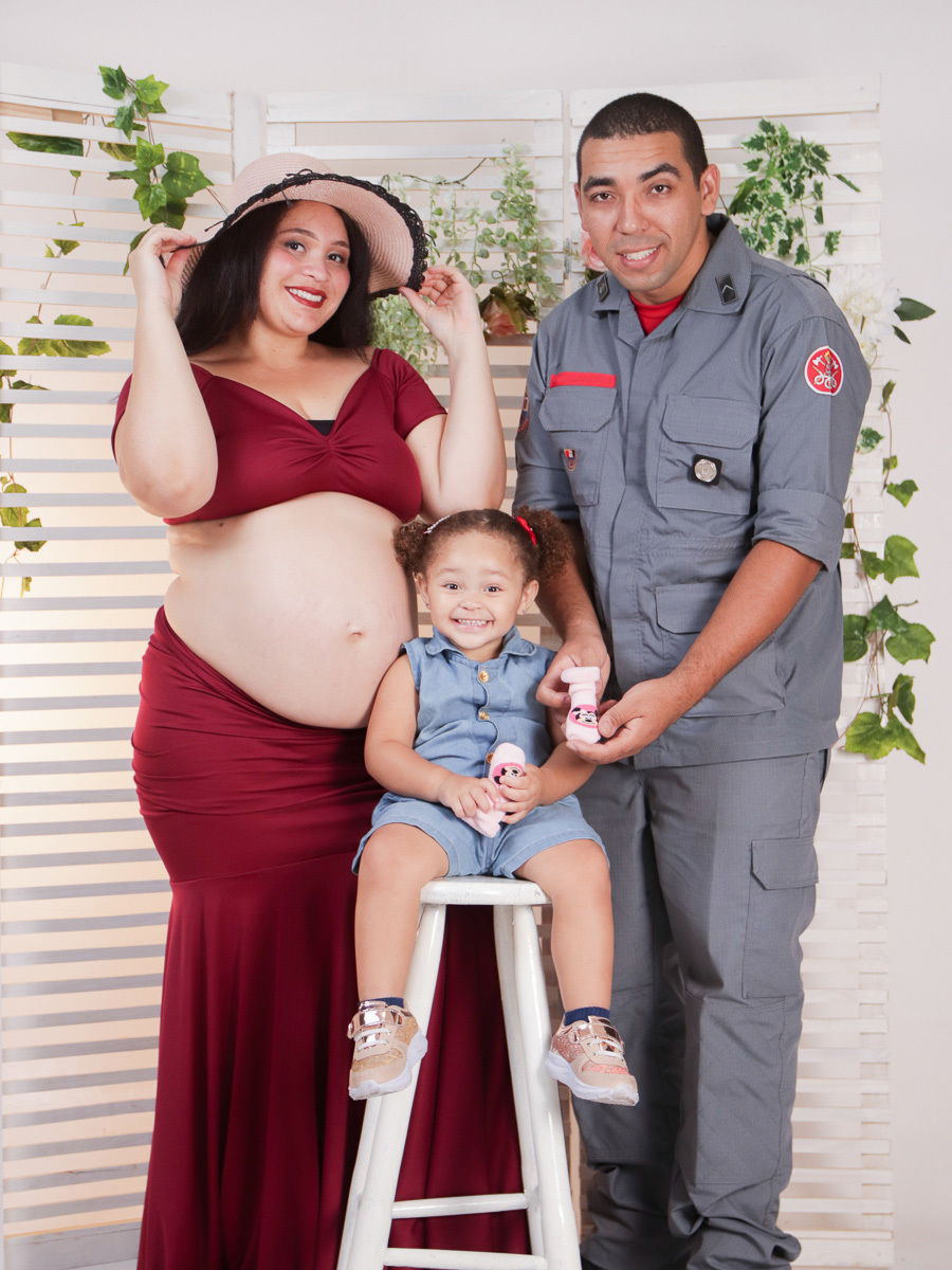 gestante papai e filhinha