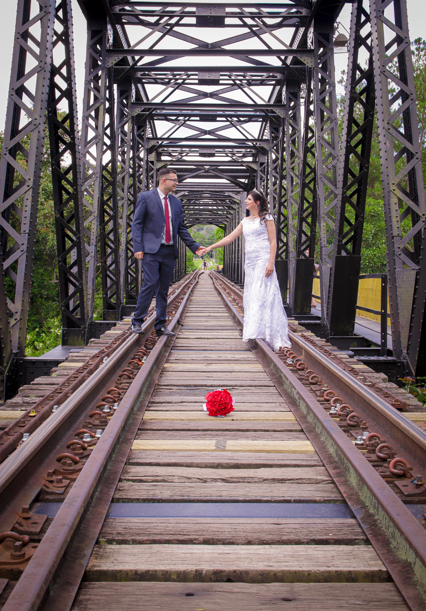 buque na linha do trem