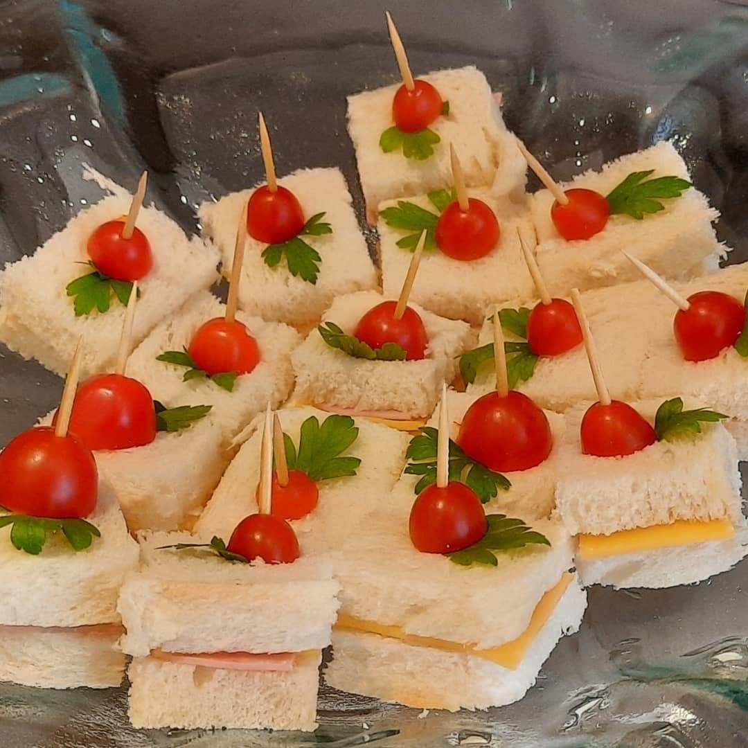 Canapés
Recheio: Frango, Tomate seco, Atum,