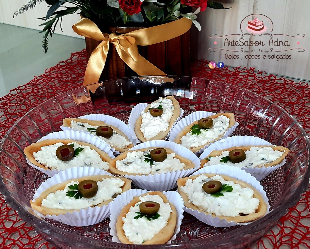 Barquetes
Recheio: Frango com batata palha, Ricota, Palmito, Atum