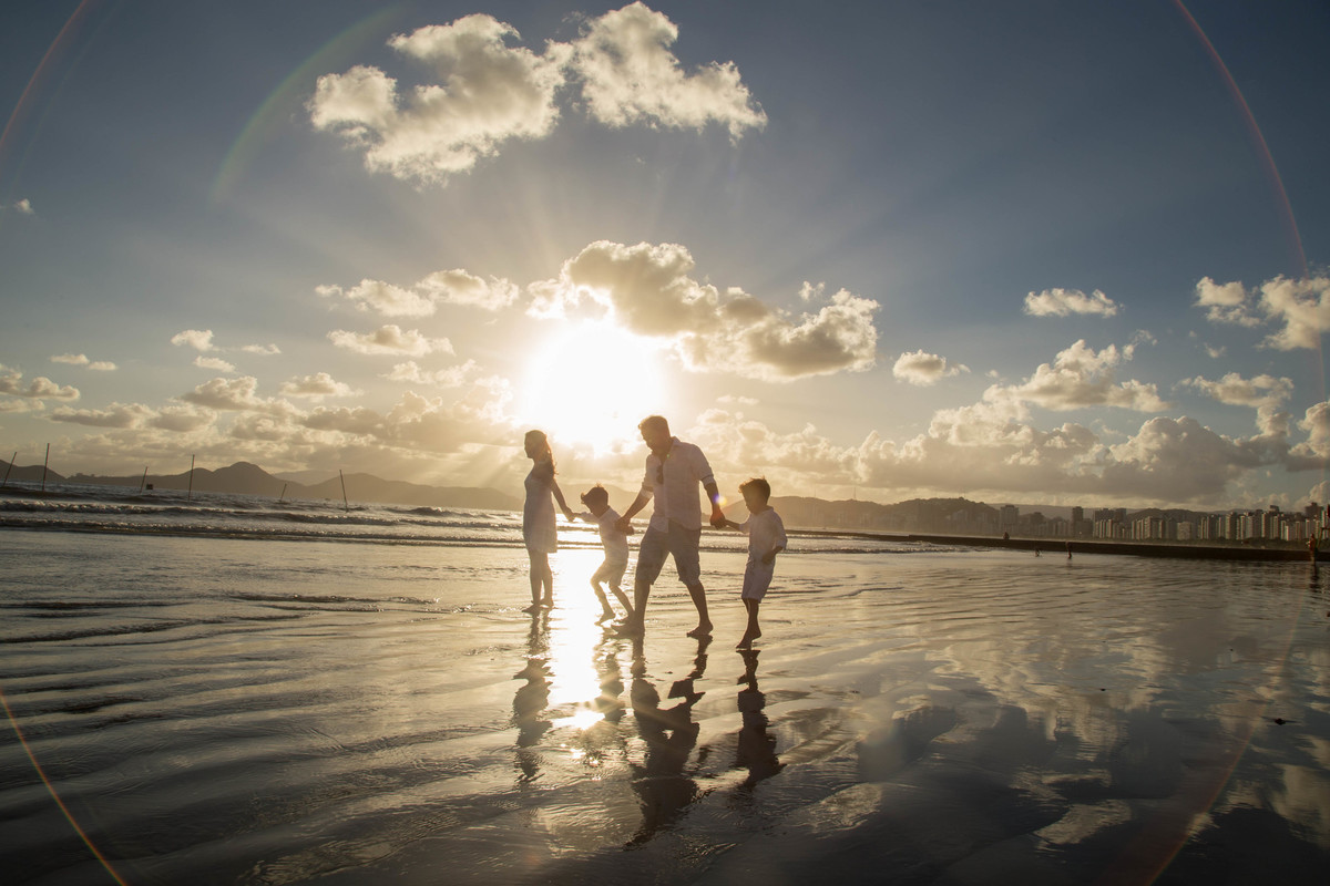 ensaio pre wedding feito na praia de Santos - SP, ensaio de família, feito pela fotografa sabrina lemes