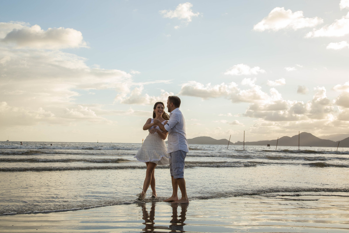 ensaio pre wedding feito na praia de Santos - SP, ensaio de família, feito pela fotografa sabrina lemes
