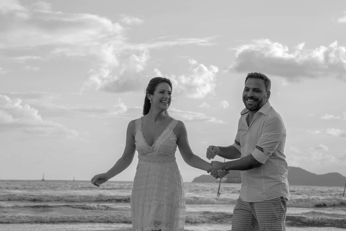 ensaio pre wedding feito na praia de Santos - SP, ensaio de família, feito pela fotografa sabrina lemes