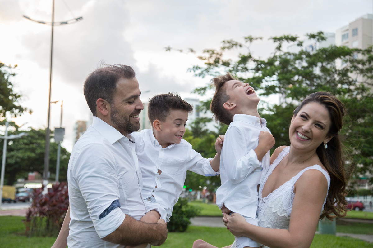 ensaio pre wedding feito na praia de Santos - SP, ensaio de família, feito pela fotografa sabrina lemes