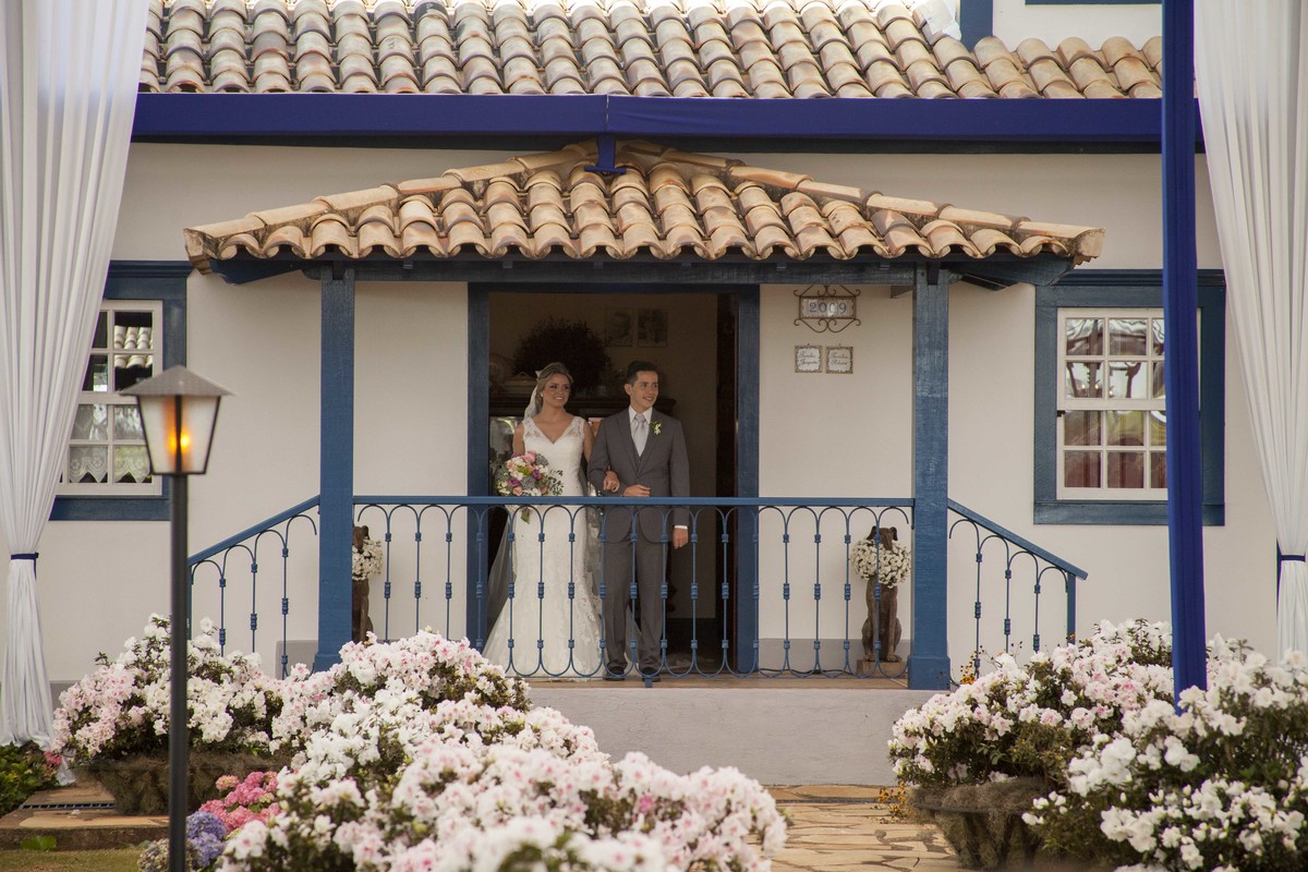 Casamento feito em Minas Gerais, fazenda da família, casamento de dia, ao ar livre, decoração rústica, fotografia de casamento, por sabrina lemes fotografia, fotógrafa de poços de caldas.