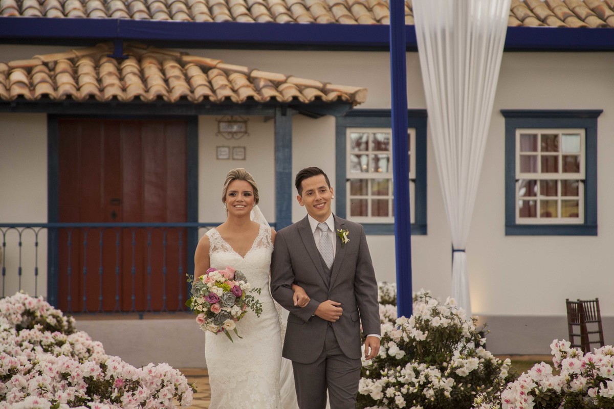 Casamento feito em Minas Gerais, fazenda da família, casamento de dia, ao ar livre, decoração rústica, fotografia de casamento, por sabrina lemes fotografia, fotógrafa de poços de caldas.