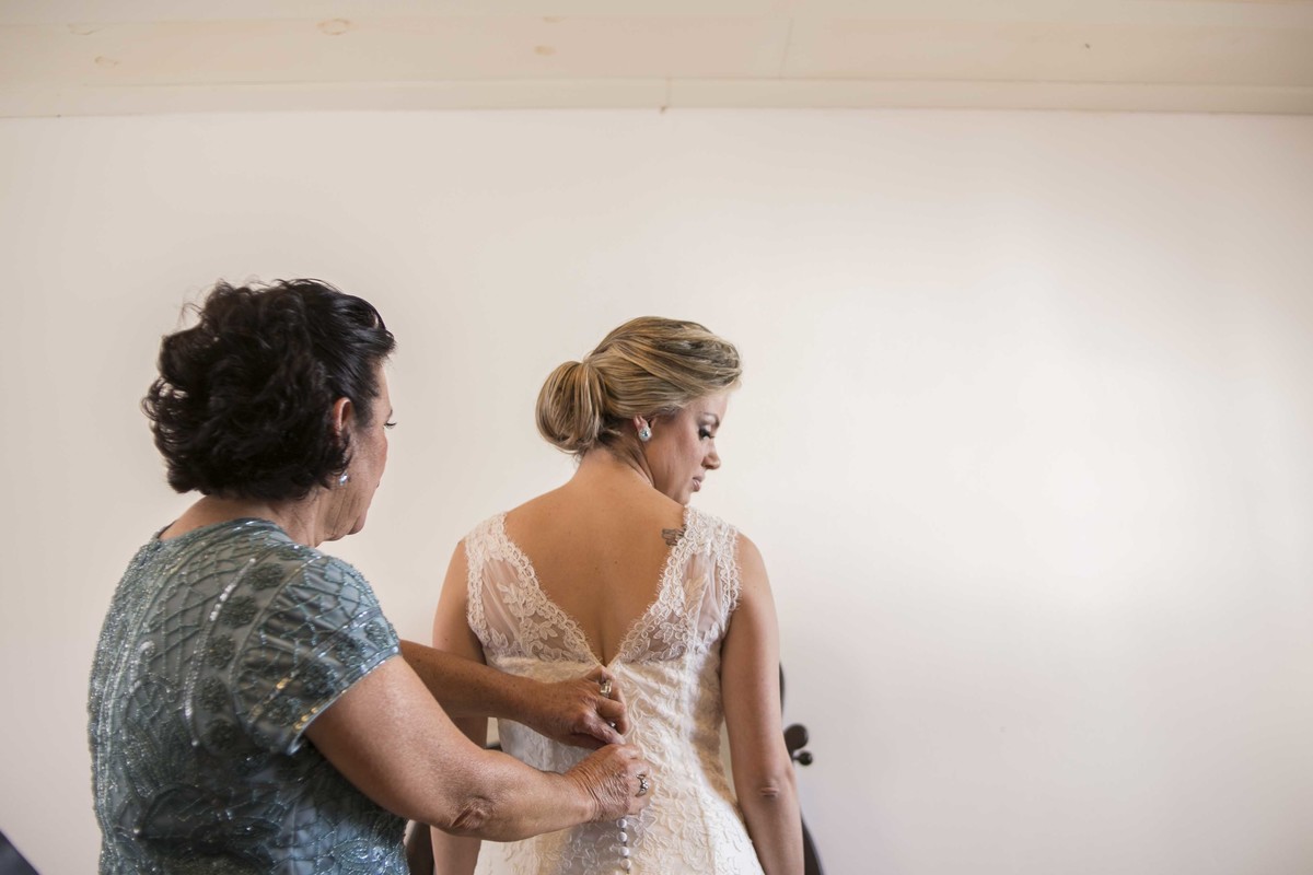 Casamento feito em Minas Gerais, fazenda da família, casamento de dia, ao ar livre, decoração rústica, fotografia de casamento, por sabrina lemes fotografia, fotógrafa de poços de caldas.