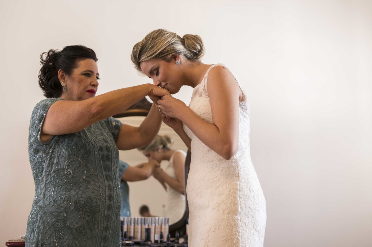 Casamento feito em Minas Gerais, fazenda da família, casamento de dia, ao ar livre, decoração rústica, fotografia de casamento, por sabrina lemes fotografia, fotógrafa de poços de caldas.