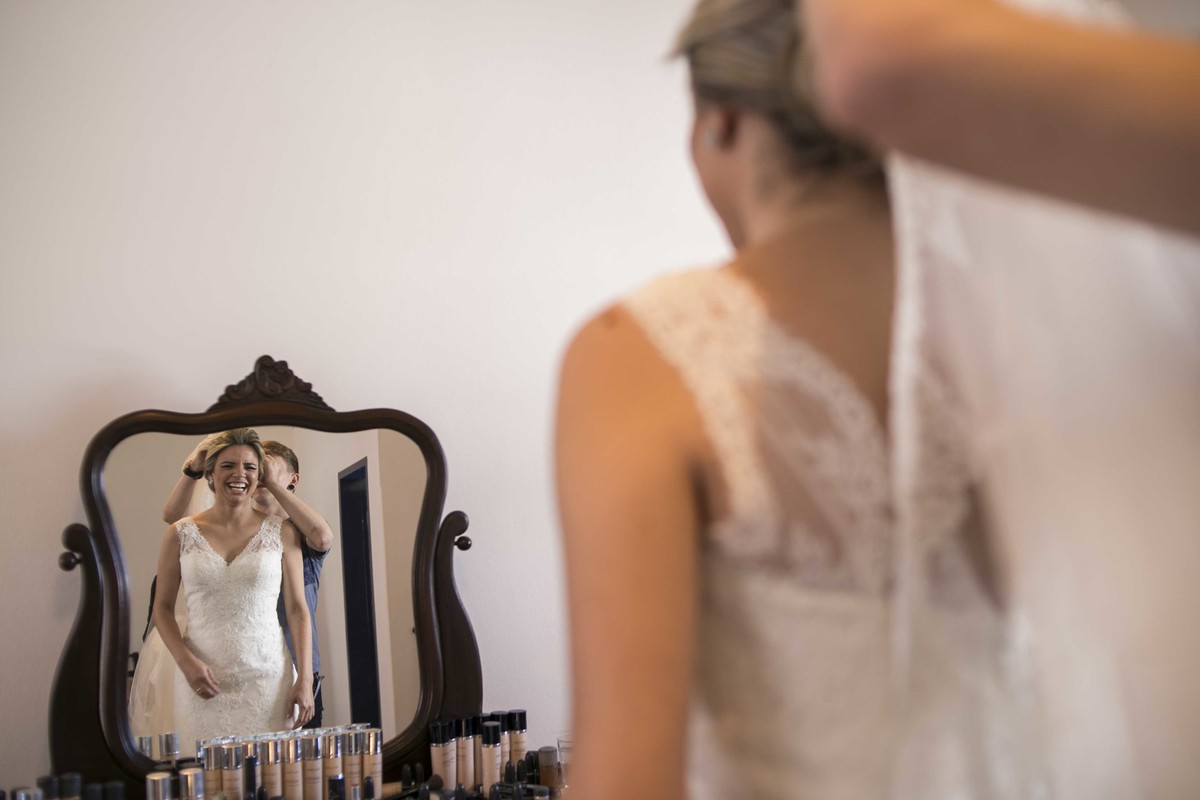 Casamento feito em Minas Gerais, fazenda da família, casamento de dia, ao ar livre, decoração rústica, fotografia de casamento, por sabrina lemes fotografia, fotógrafa de poços de caldas.