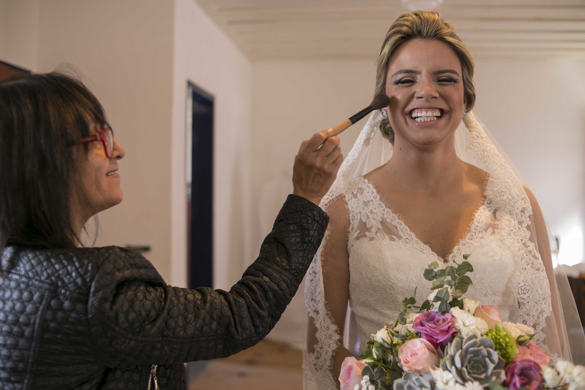 Casamento feito em Minas Gerais, fazenda da família, casamento de dia, ao ar livre, decoração rústica, fotografia de casamento, por sabrina lemes fotografia, fotógrafa de poços de caldas.