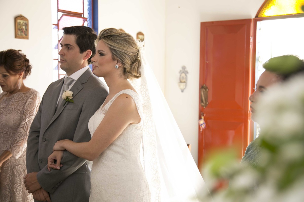 Casamento feito em Minas Gerais, fazenda da família, casamento de dia, ao ar livre, decoração rústica, fotografia de casamento, por sabrina lemes fotografia, fotógrafa de poços de caldas.