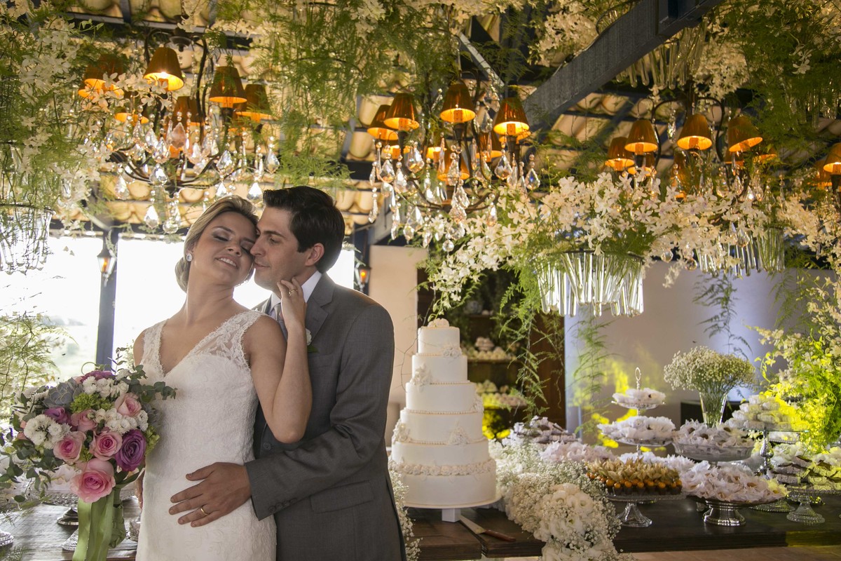 Casamento feito em Minas Gerais, fazenda da família, casamento de dia, ao ar livre, decoração rústica, fotografia de casamento, por sabrina lemes fotografia, fotógrafa de poços de caldas.