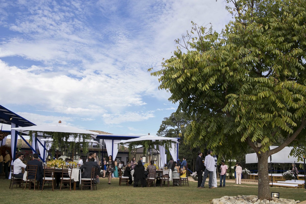 Casamento feito em Minas Gerais, fazenda da família, casamento de dia, ao ar livre, decoração rústica, fotografia de casamento, por sabrina lemes fotografia, fotógrafa de poços de caldas.