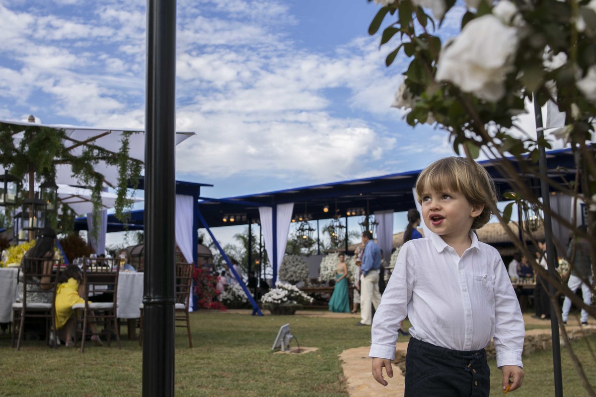 Casamento feito em Minas Gerais, fazenda da família, casamento de dia, ao ar livre, decoração rústica, fotografia de casamento, por sabrina lemes fotografia, fotógrafa de poços de caldas.