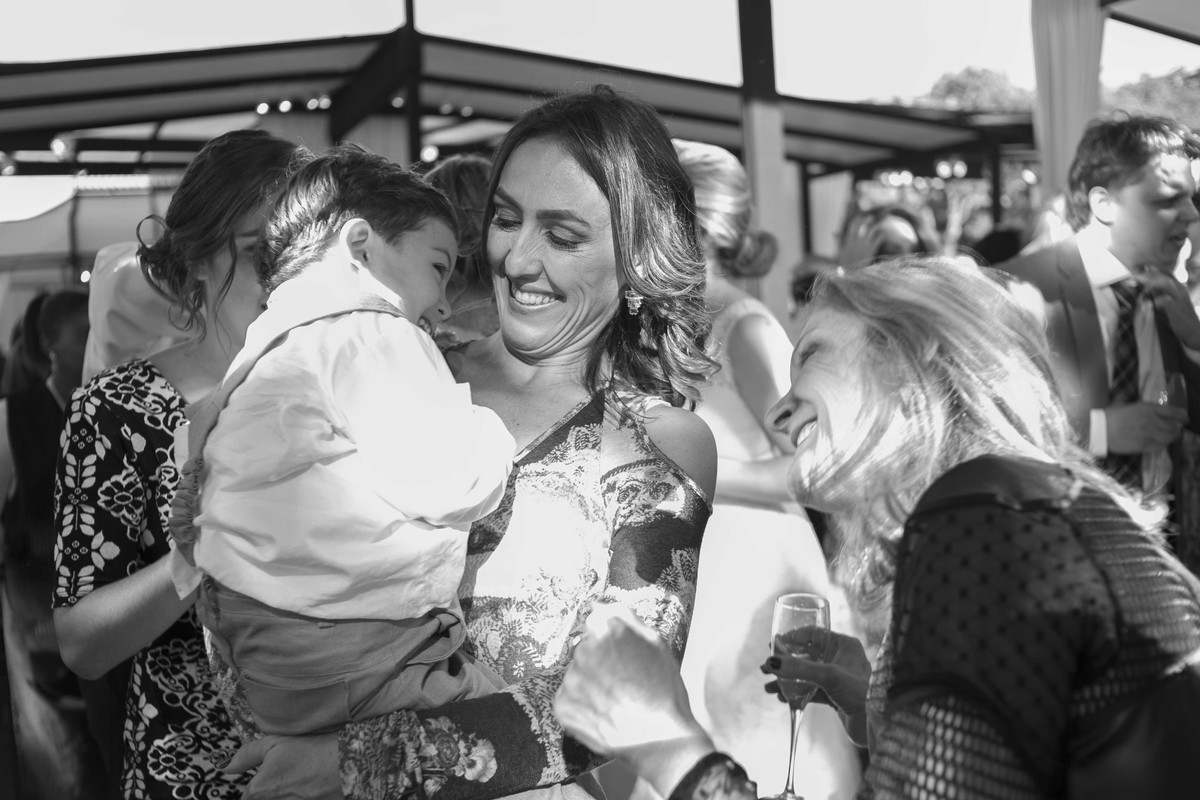 Casamento feito em Minas Gerais, fazenda da família, casamento de dia, ao ar livre, decoração rústica, fotografia de casamento, por sabrina lemes fotografia, fotógrafa de poços de caldas.