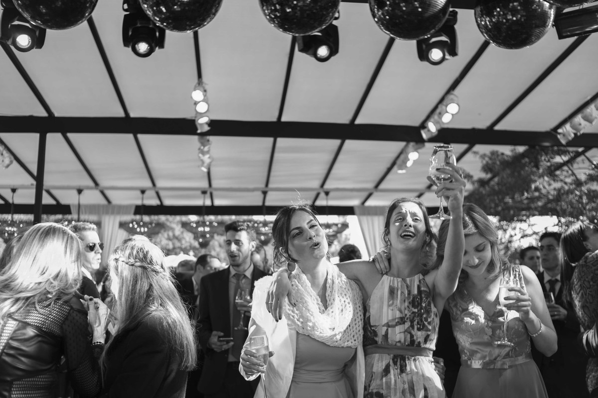 Casamento feito em Minas Gerais, fazenda da família, casamento de dia, ao ar livre, decoração rústica, fotografia de casamento, por sabrina lemes fotografia, fotógrafa de poços de caldas.