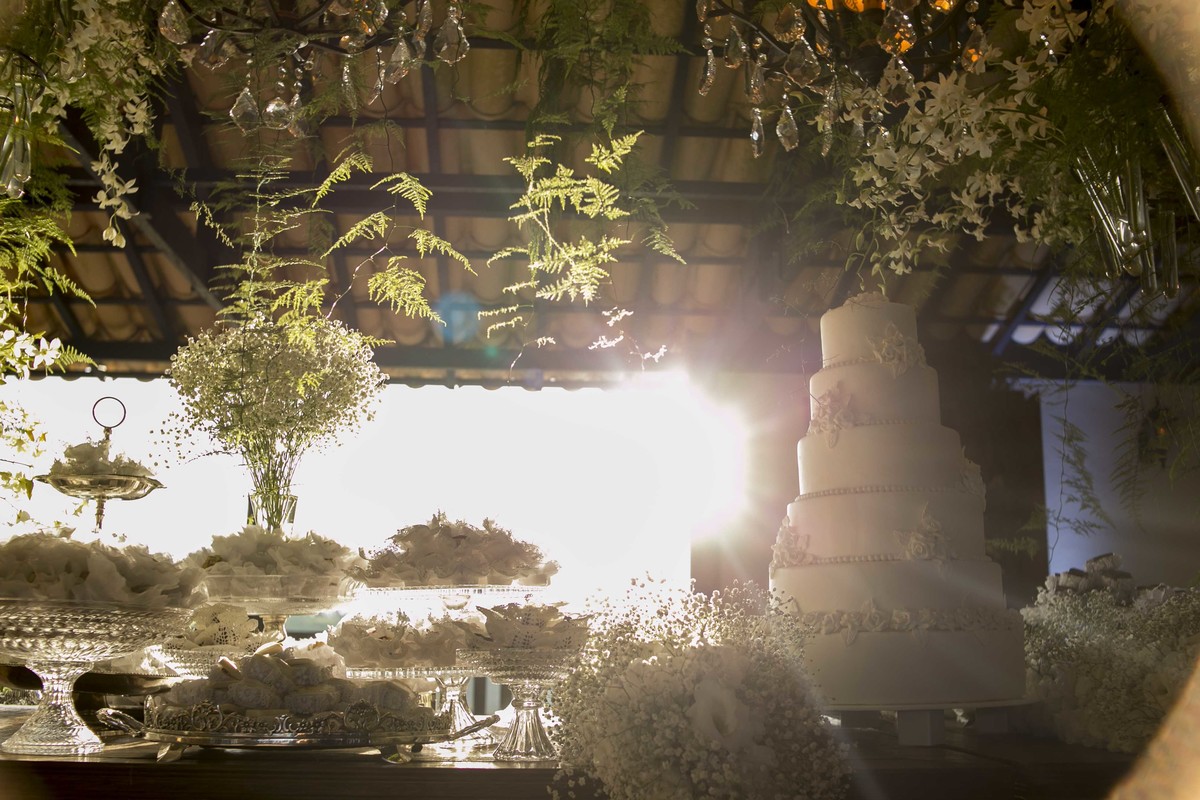 Casamento feito em Minas Gerais, fazenda da família, casamento de dia, ao ar livre, decoração rústica, fotografia de casamento, por sabrina lemes fotografia, fotógrafa de poços de caldas.