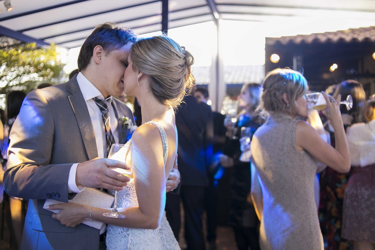 Casamento feito em Minas Gerais, fazenda da família, casamento de dia, ao ar livre, decoração rústica, fotografia de casamento, por sabrina lemes fotografia, fotógrafa de poços de caldas.