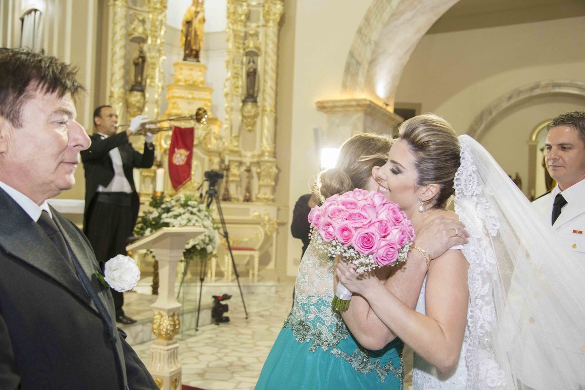 Casamento sul de Minas Gerais, por sabrina lemes fotografia, make de noiva classico, Catedral de Campanha, vestido de noiva classico