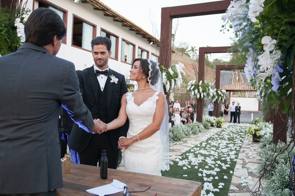 Casamento realizado em Varginha - MG, ao ar livre, cerimonia e festa de casamento inesquecíveis.