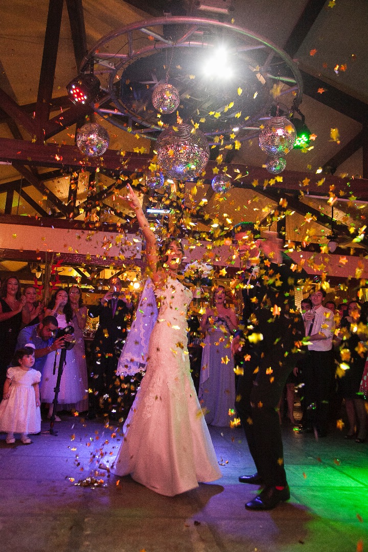 Casamento realizado em Varginha - MG, ao ar livre, cerimonia e festa de casamento inesquecíveis.