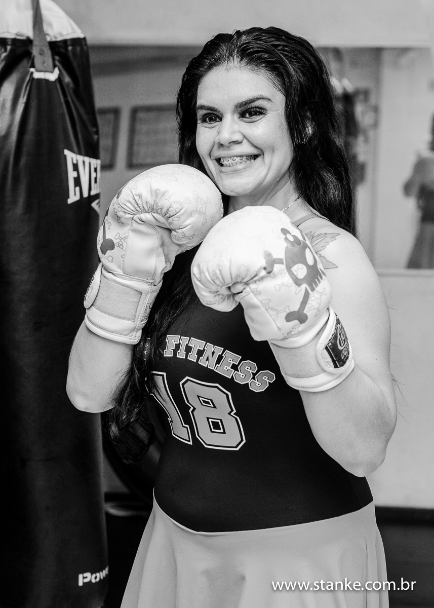 Valéria Campeã  2a. Divas Fit meio corpo de frente close