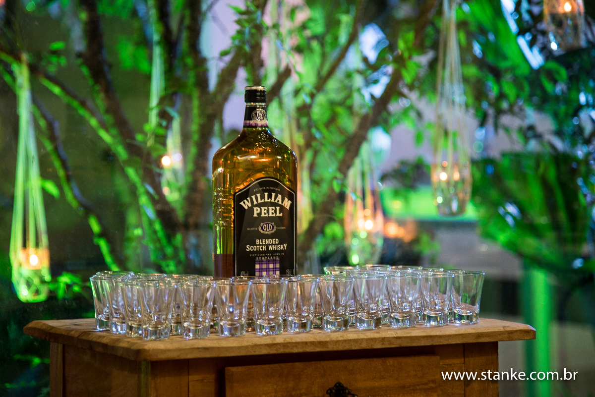 Casamento de Fernanda e Adriano, decoração mesa do Uísque (whisky), make up de Thatiane Lopes, Campo Grande-MS