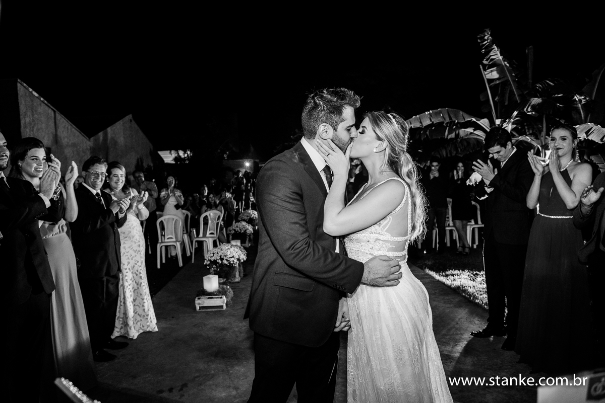 Casamento de Fernanda e Adriano, beijo dos noivos, Campo Grande-MS