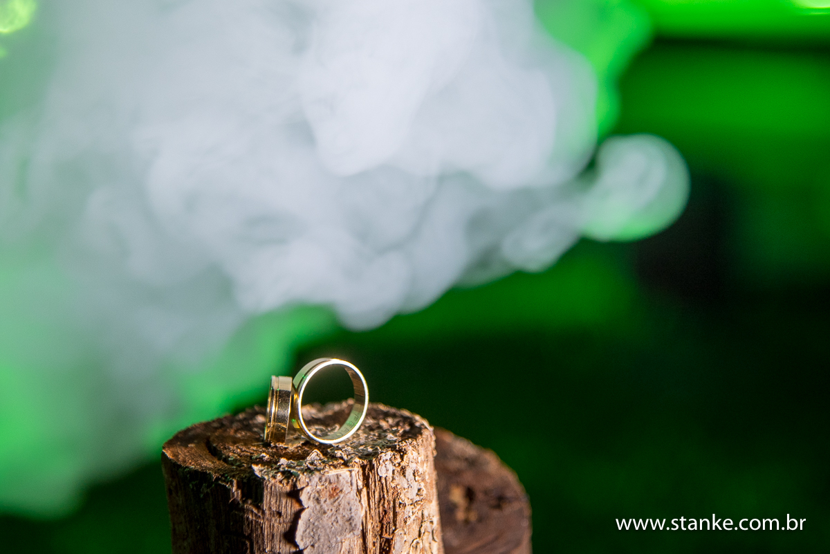 Casamento de Fernanda e Adriano, aliança com fumaça, Campo Grande-MS