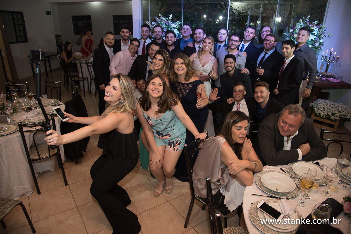Casamento de Fernanda e Adriano, galera posando para foto, Campo Grande-MS