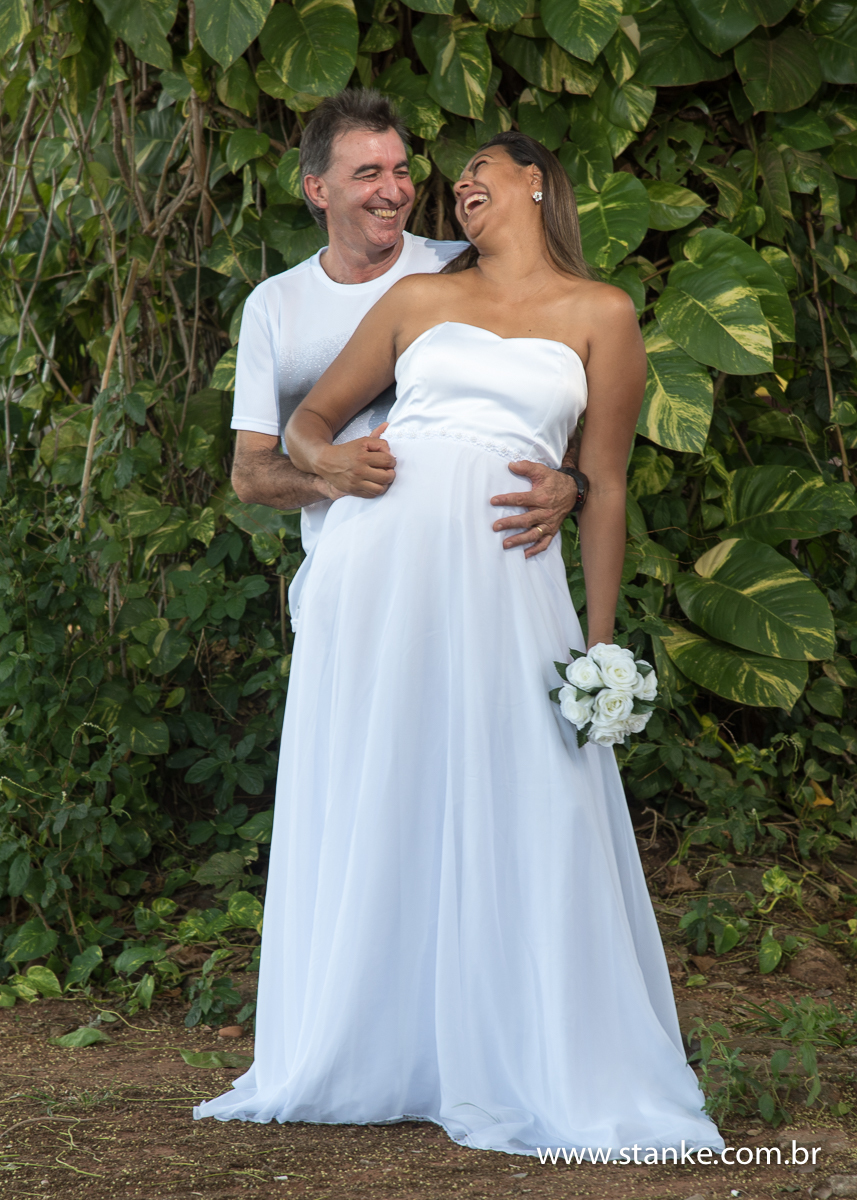 Claudete e Claudemir, ensaio externo, noivos ao lado da arvore, piraputanga-ms 