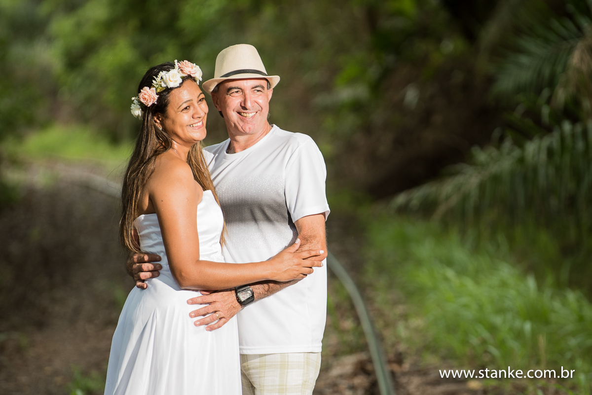 Claudete e Claudemir, ensaio externo, noivos sobre os trilhos, olhar distante, piraputanga-ms 