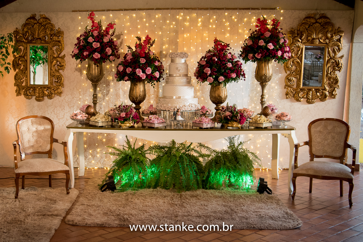 Casamento de Claudete e Claudemir, mesa do bolo. Make Nanda Tavares makeup. Evento Estancia 4 estações, Campo Grande-MS