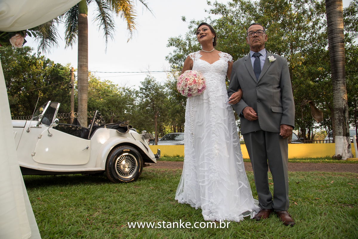 Casamento de Claudete e Claudemir, entrada da noiva. Make Nanda Tavares makeup. Evento Estancia 4 estações, Campo Grande-MS