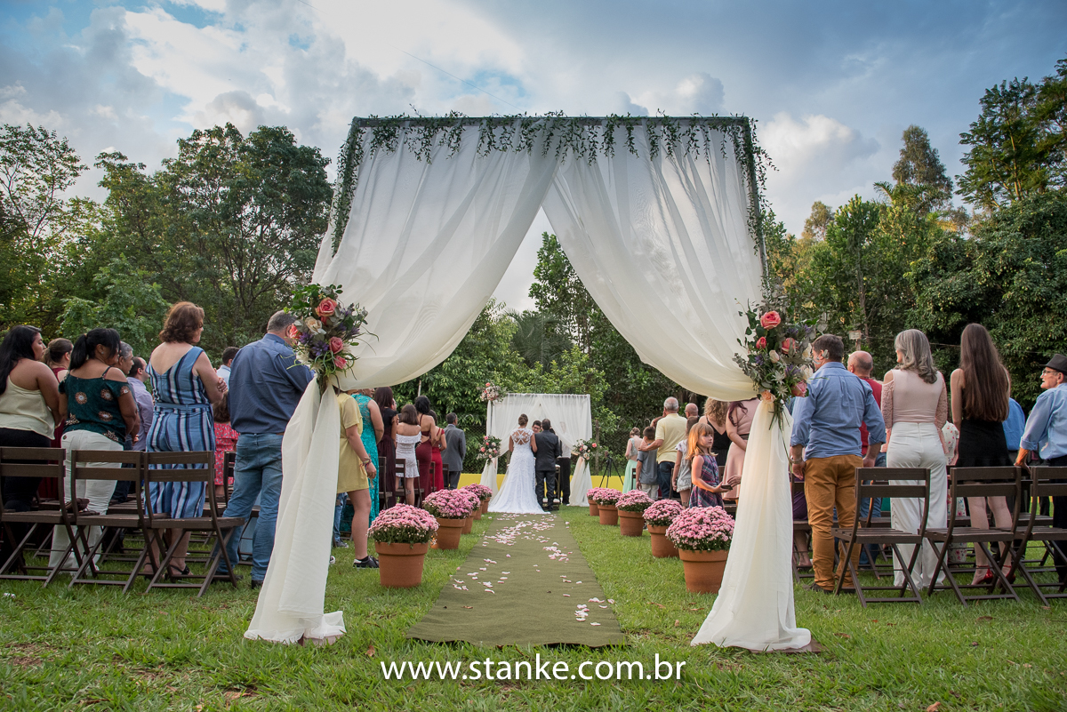 Casamento de Claudete e Claudemir, convidados na cerimonia. Make Nanda Tavares makeup. Evento Estancia 4 estações, Campo Grande-MS