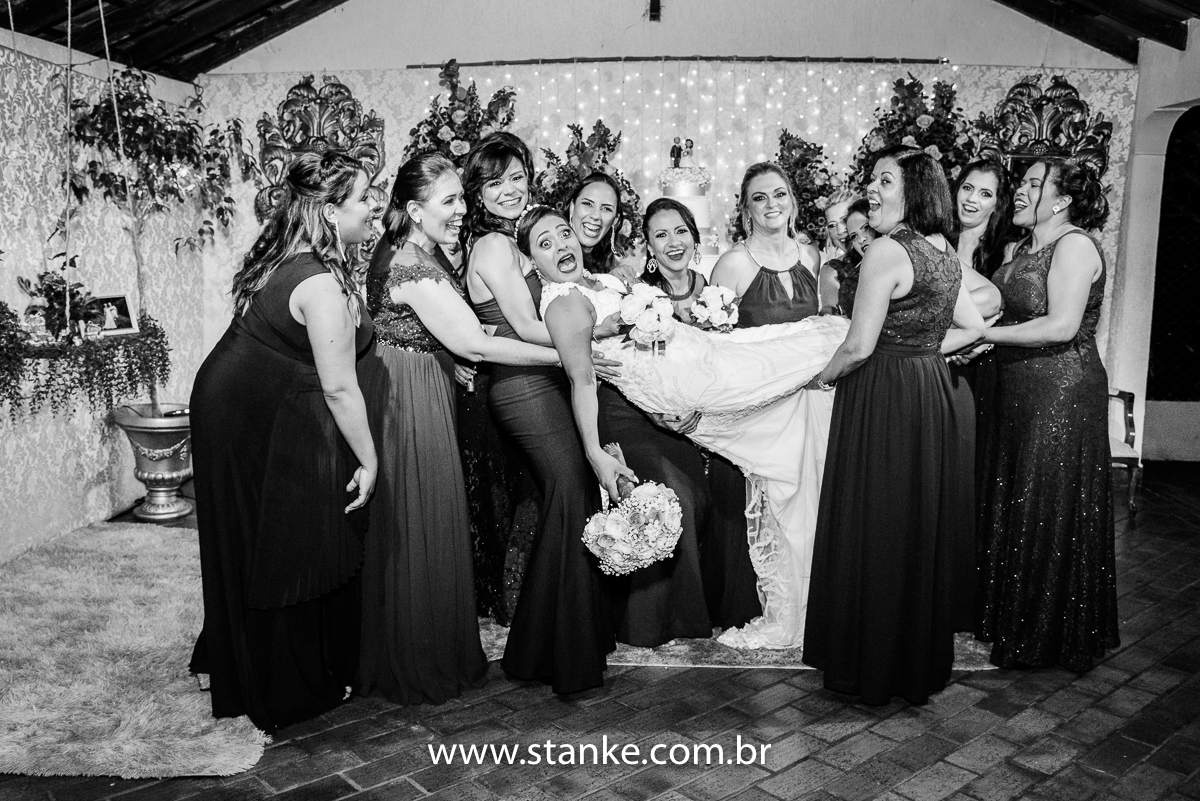 Casamento de Claudete e Claudemir, noiva com as madrinhas. Make Nanda Tavares makeup. Evento Estancia 4 estações, Campo Grande-MS