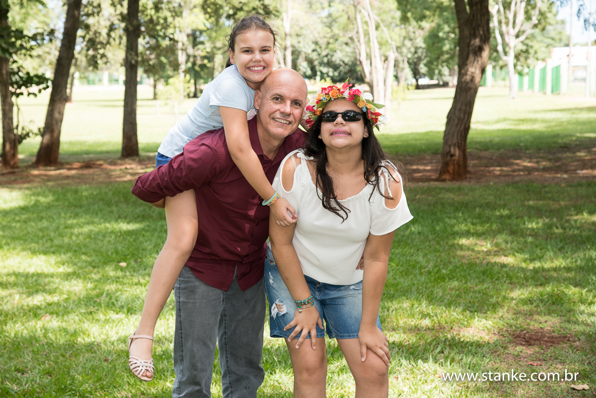 Sofia 15 anos, aniversariante, ensaio externo,  com o pai e a Irma de cavalinho, parque nações indígenas, Campo Grande-ms