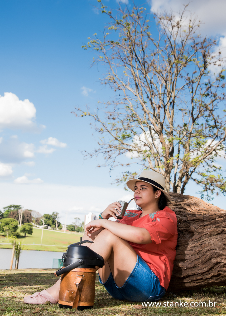 Sofia 15 anos, aniversariante, ensaio externo, tomando tereré, parque nações indígenas, Campo Grande-ms