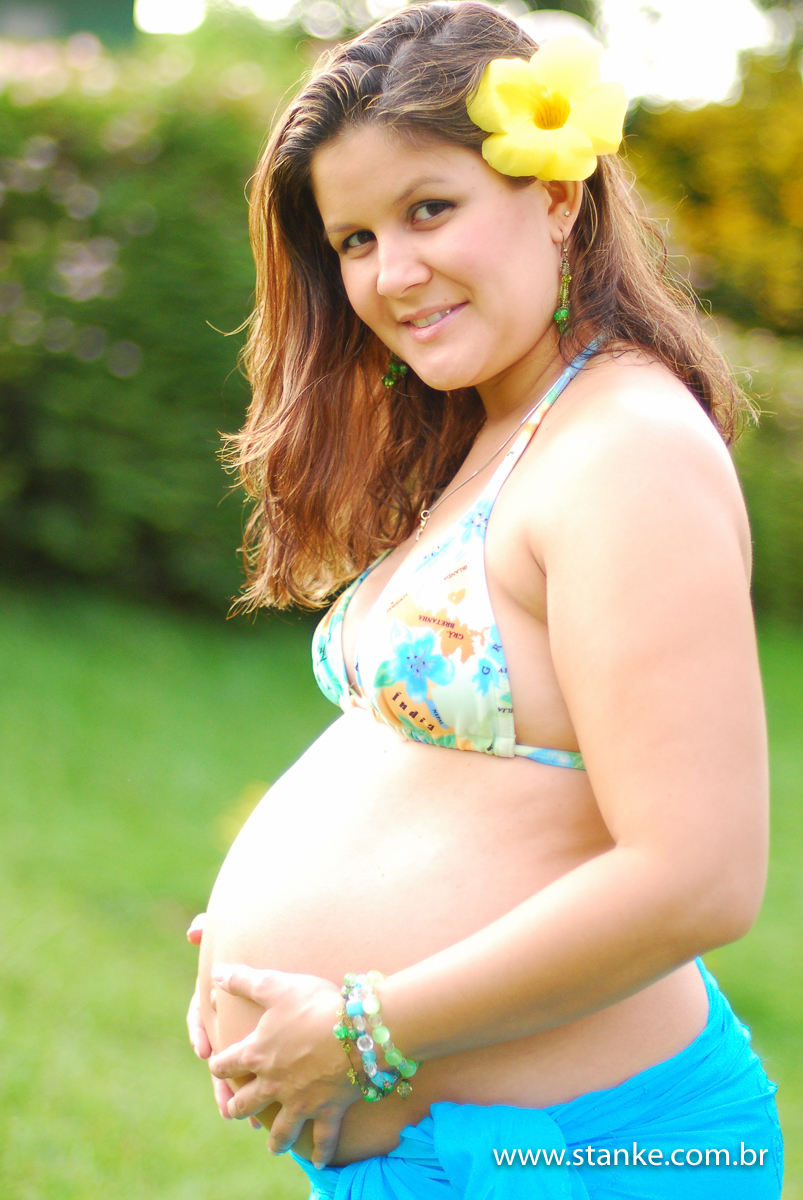 Gestante de lado exibindo a barriga, Heleonora a espera do Antonio, ensaio gestante em Campo Grande-MS